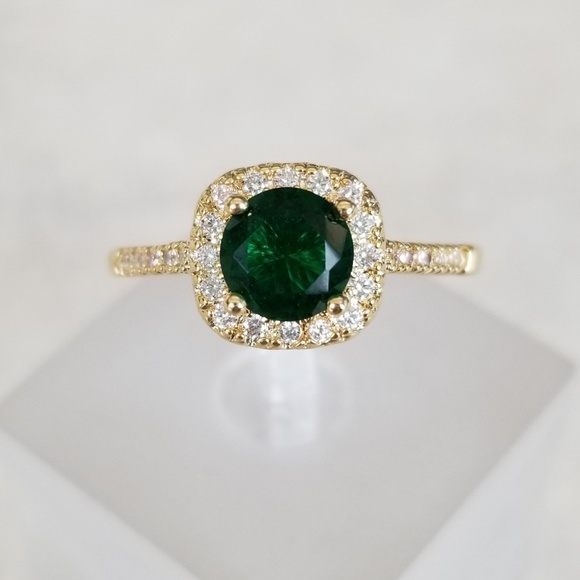 18k Emerald Ring - Picture 3 of 8